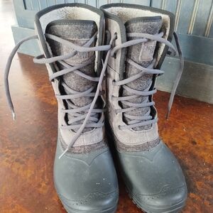 The North Face Gray Fleece-Lined Lace-Up Boot